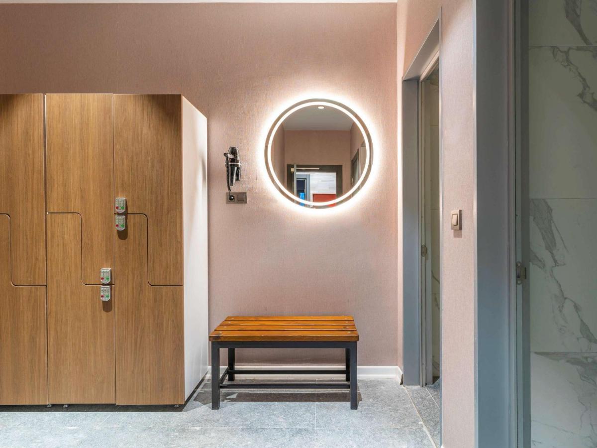 Mercure Trabzon Hotel Exterior photo The locker room