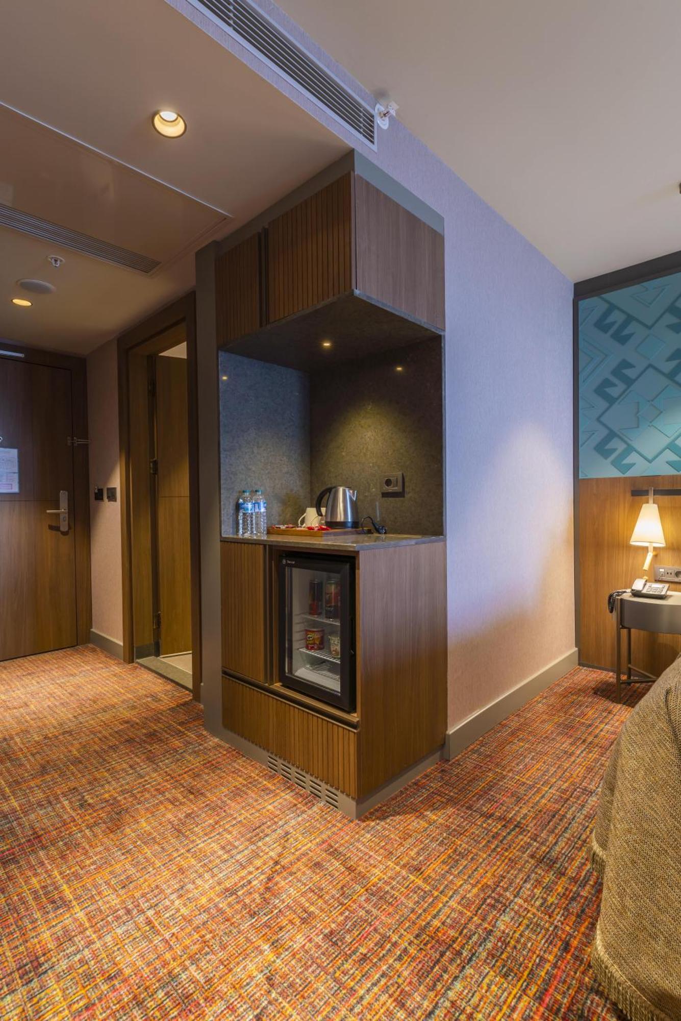 Mercure Trabzon Hotel Exterior photo A wet bar in a hotel room